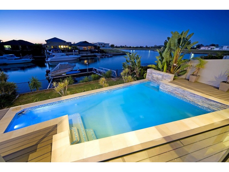 33 Coomera Court, Helensvale QLD 4212
