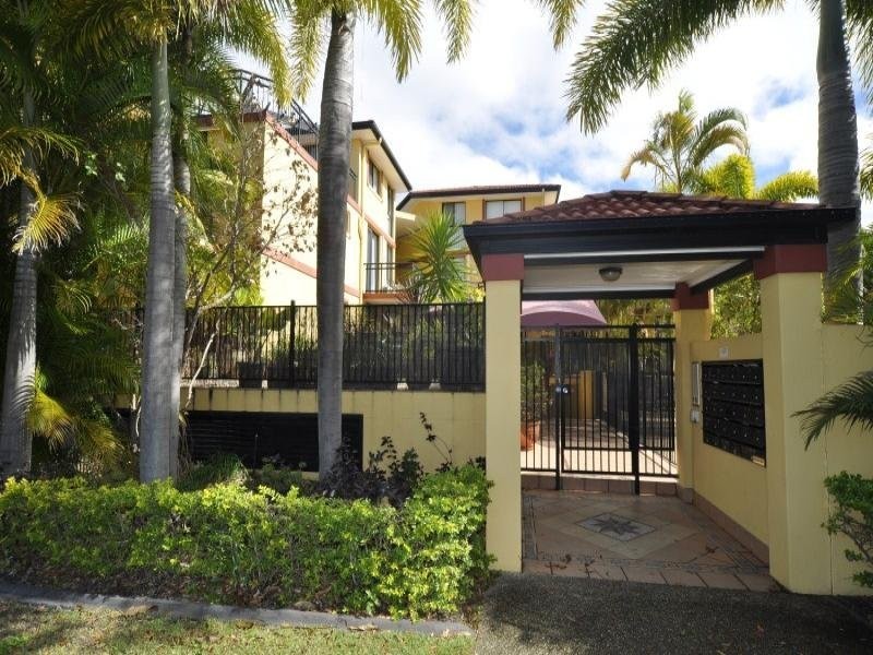 16/10-12 Bath Street, Labrador QLD 4215