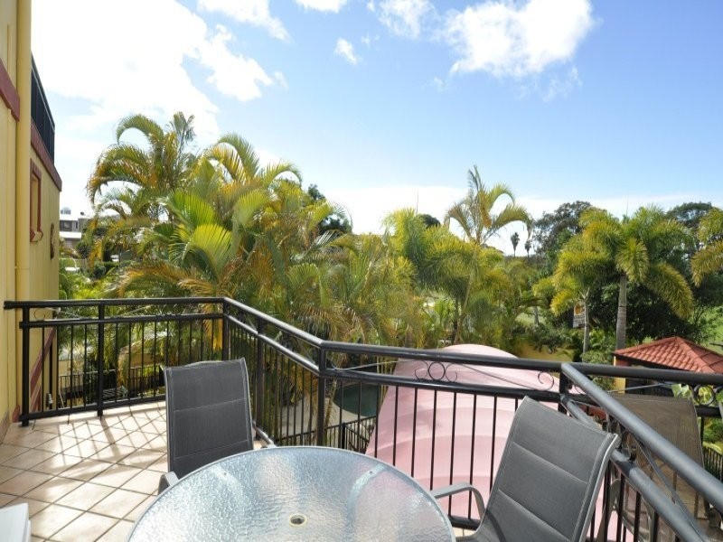 16/10-12 Bath Street, Labrador QLD 4215