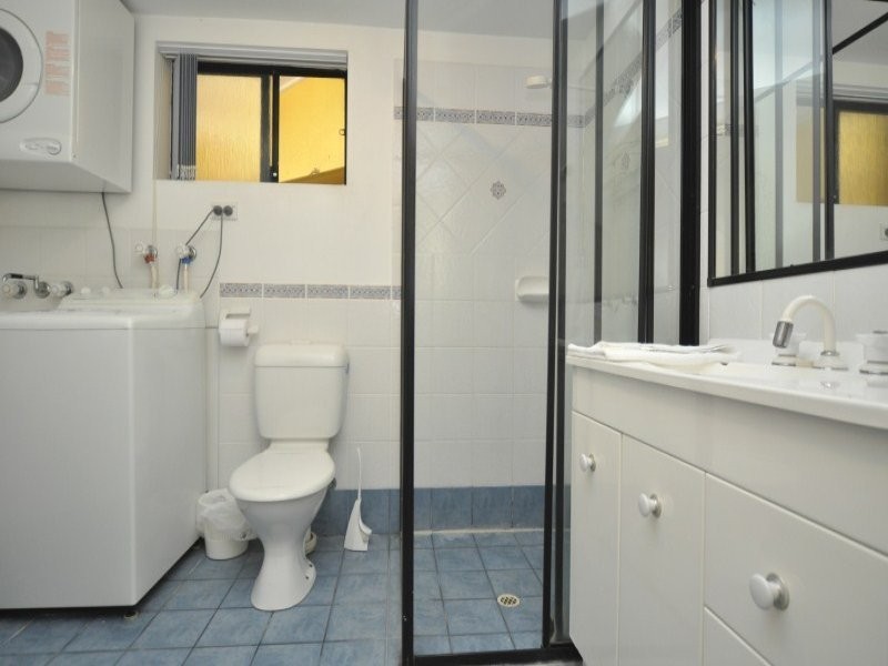 16/10-12 Bath Street, Labrador QLD 4215