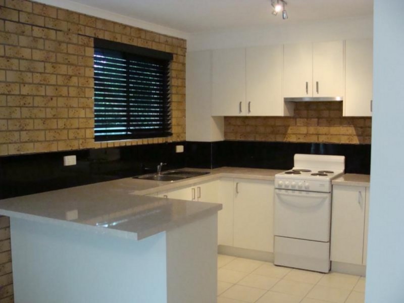 4/17 Huth St, Labrador QLD 4215