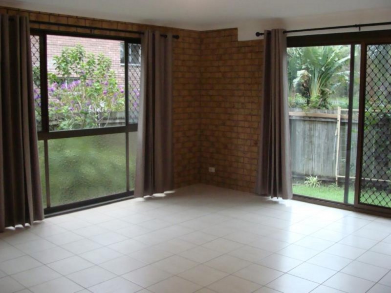 4/17 Huth St, Labrador QLD 4215