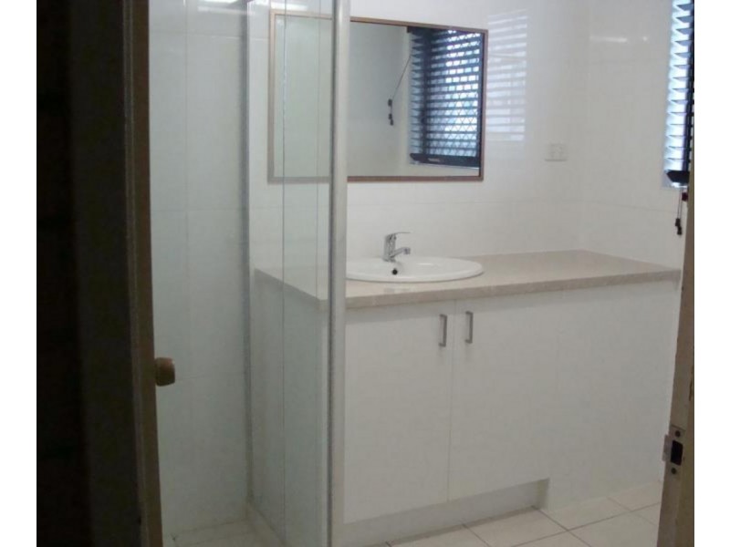 4/17 Huth St, Labrador QLD 4215