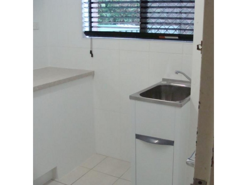 4/17 Huth St, Labrador QLD 4215