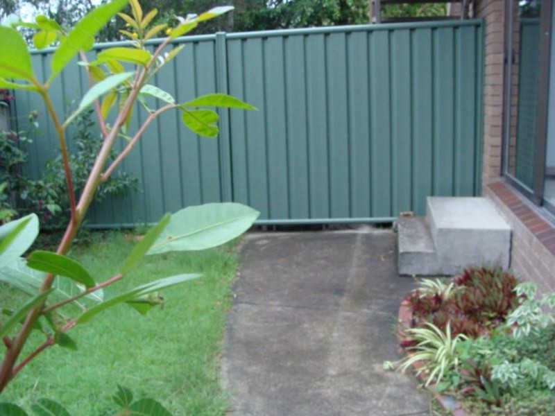 4/17 Huth St, Labrador QLD 4215