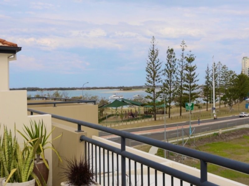 Labrador QLD 4215