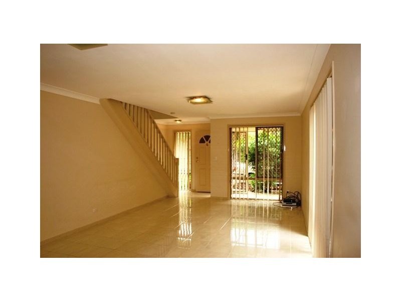 4/12 Gordon Street, Labrador QLD 4215