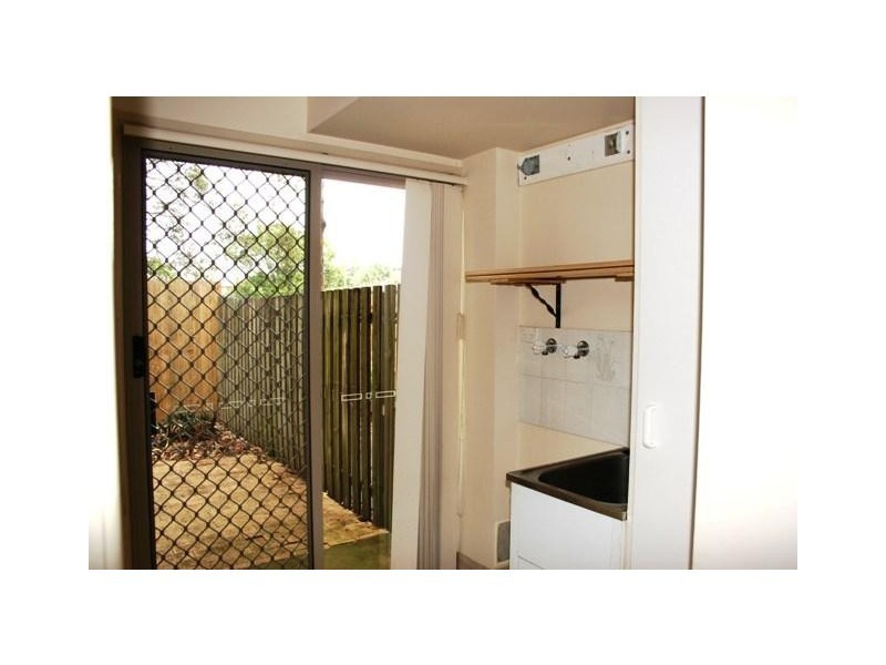 4/12 Gordon Street, Labrador QLD 4215