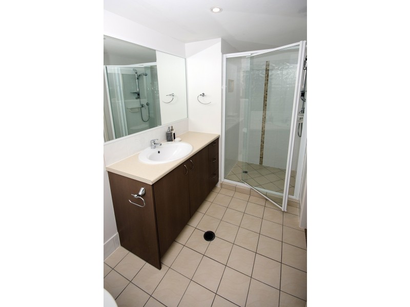 1/131 Muir Street, Labrador QLD 4215