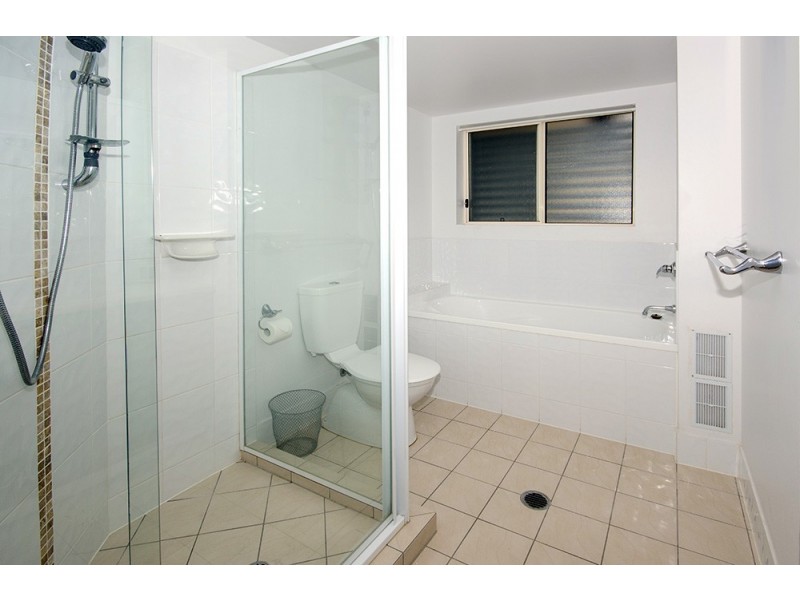 1/131 Muir Street, Labrador QLD 4215