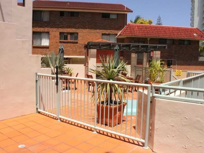 4/7 Robert Street, Labrador QLD 4215
