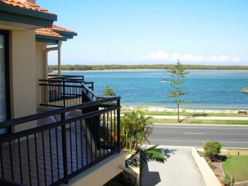 452 Marine Pde, Biggera Waters QLD 4216
