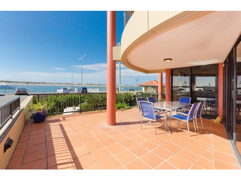 1/274 Marine Parade, Labrador QLD 4215