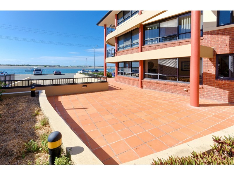 1/274 Marine Parade, Labrador QLD 4215