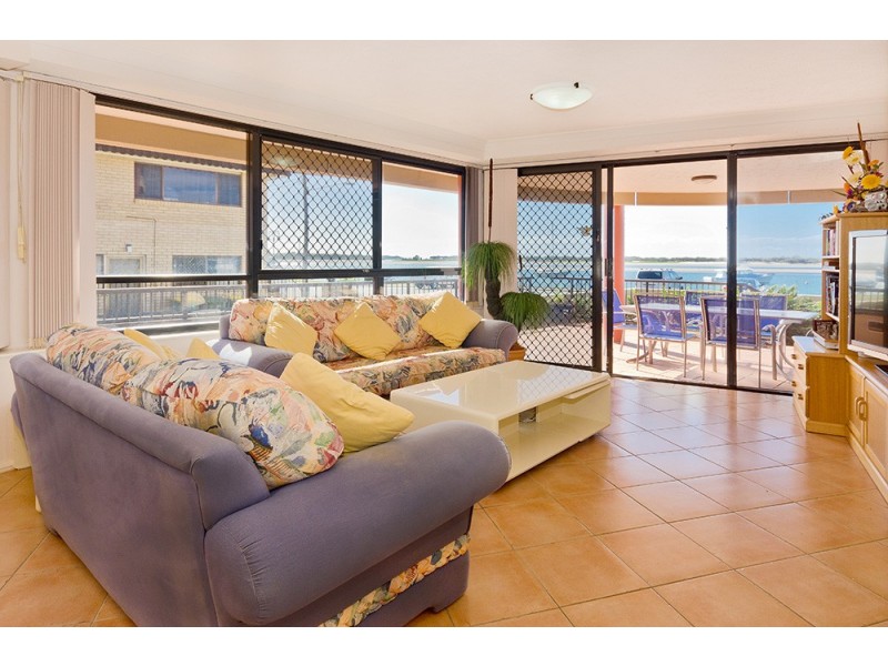 1/274 Marine Parade, Labrador QLD 4215