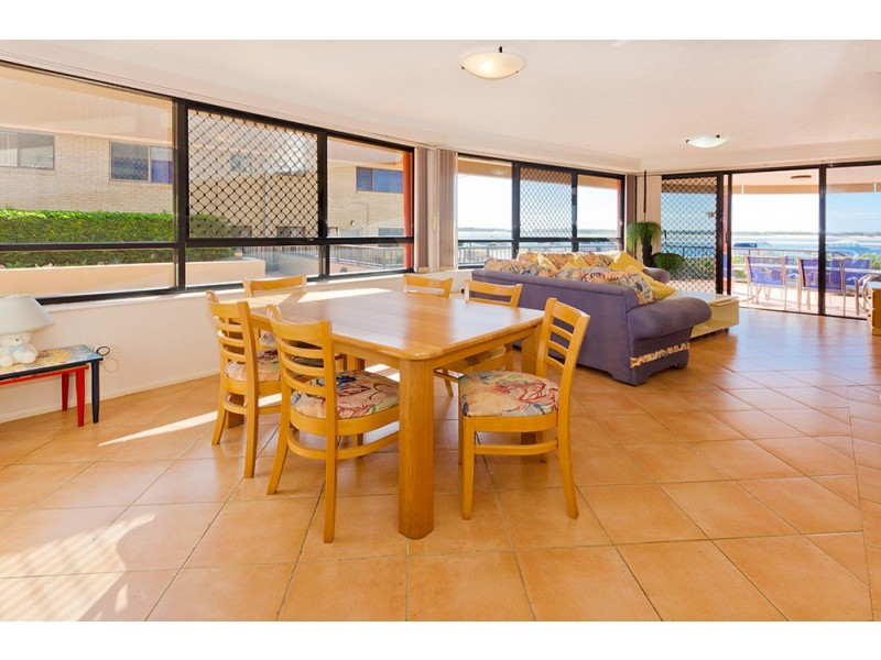 1/274 Marine Parade, Labrador QLD 4215