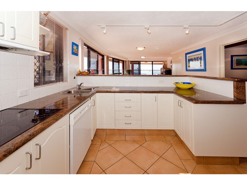 1/274 Marine Parade, Labrador QLD 4215