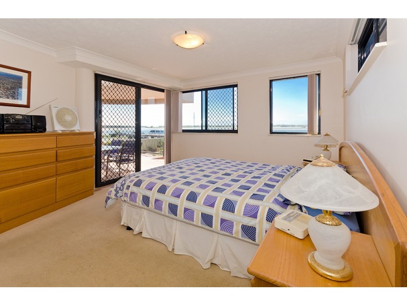1/274 Marine Parade, Labrador QLD 4215