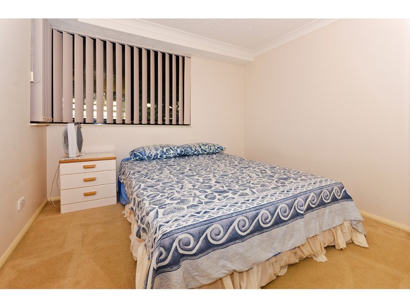 1/274 Marine Parade, Labrador QLD 4215