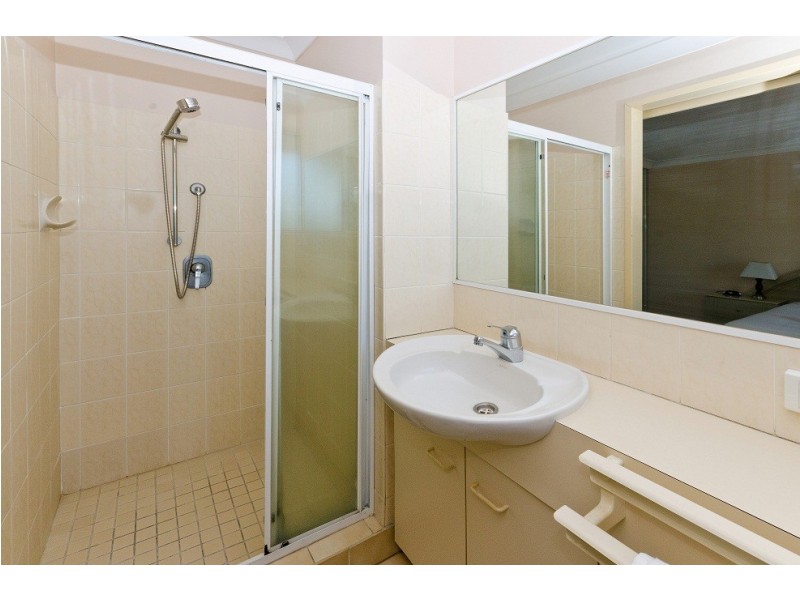 41/37 Bayview Street, Runaway Bay QLD 4216