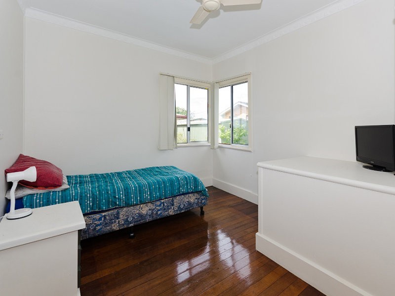 18 Harley Street, Labrador QLD 4215