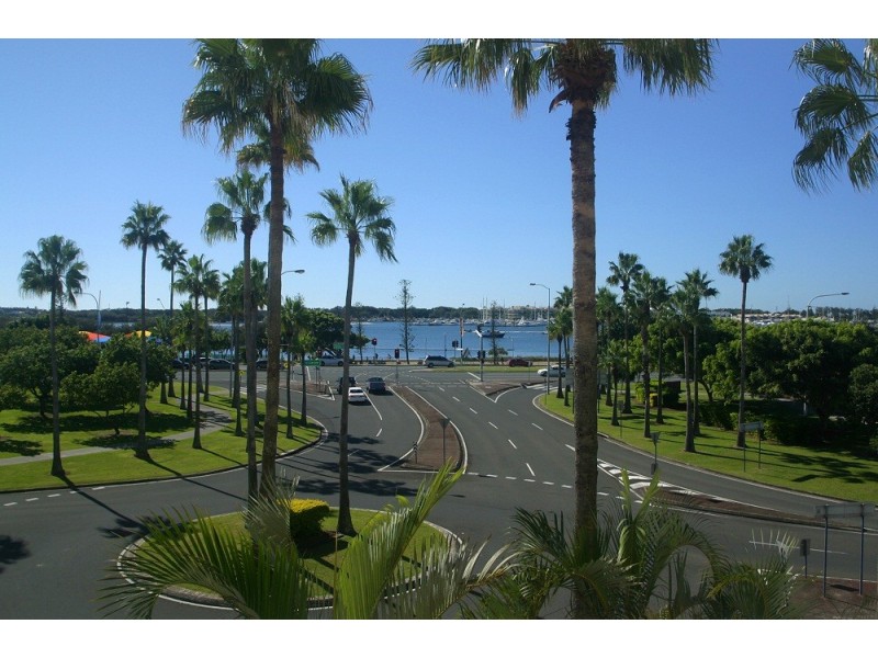 12/30 Marine Parade, Southport QLD 4215