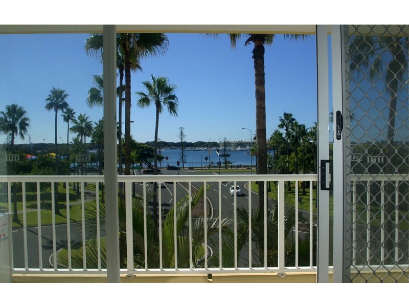 12/30 Marine Parade, Southport QLD 4215