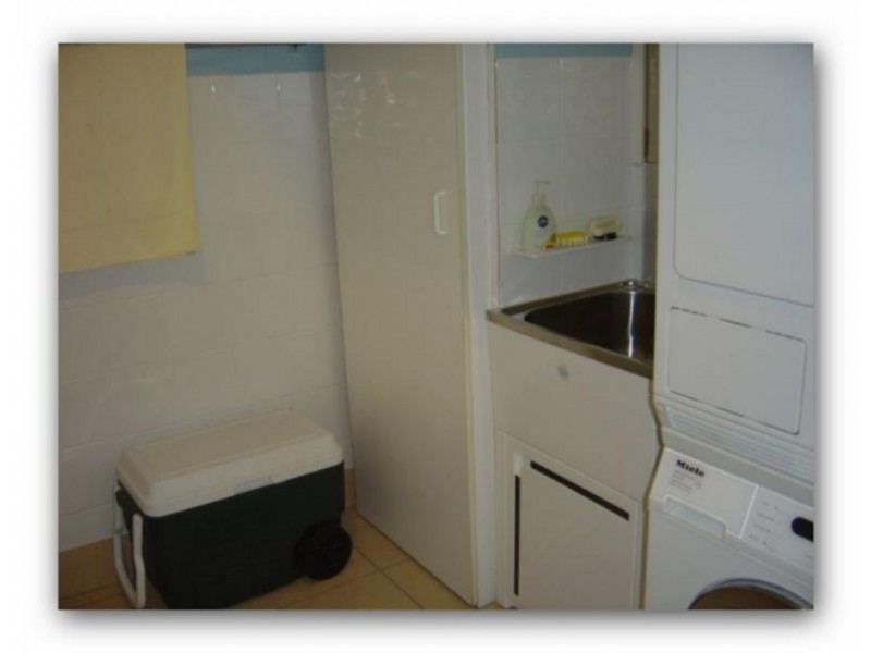 Unit 2/3 Robert Street, Labrador QLD 4215