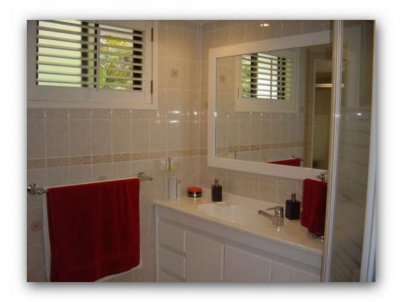 Unit 2/3 Robert Street, Labrador QLD 4215