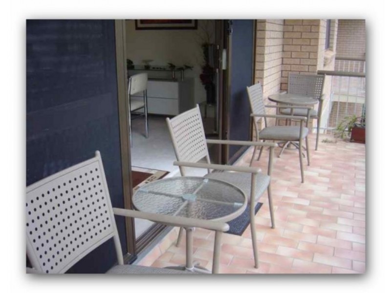 Unit 2/3 Robert Street, Labrador QLD 4215