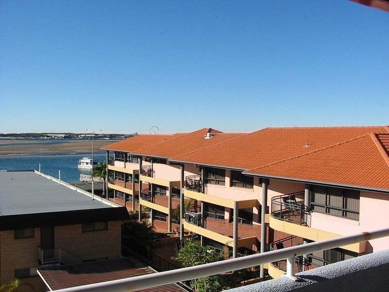 15/111 Frank Street, Labrador QLD 4215