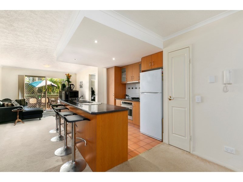 2/7 Johnston Street, Southport QLD 4215