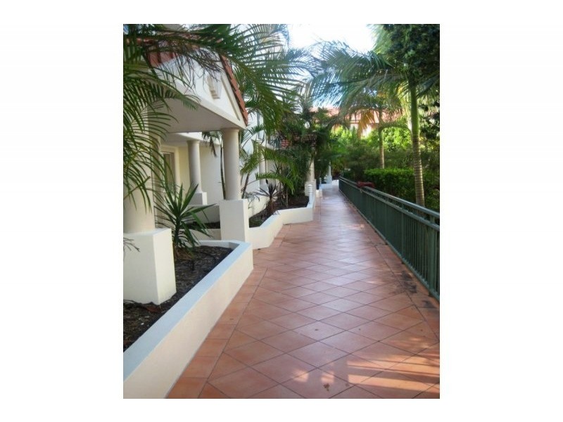 2/7 Johnston Street, Southport QLD 4215