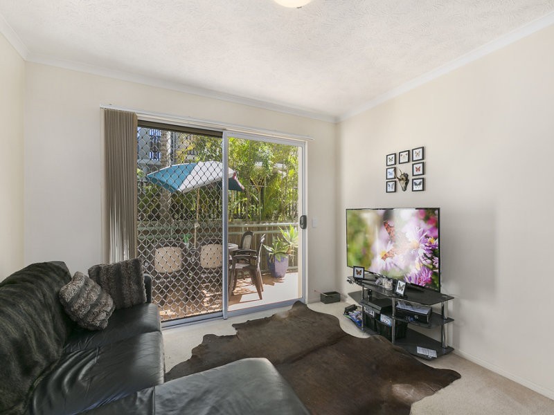 2/7 Johnston Street, Southport QLD 4215