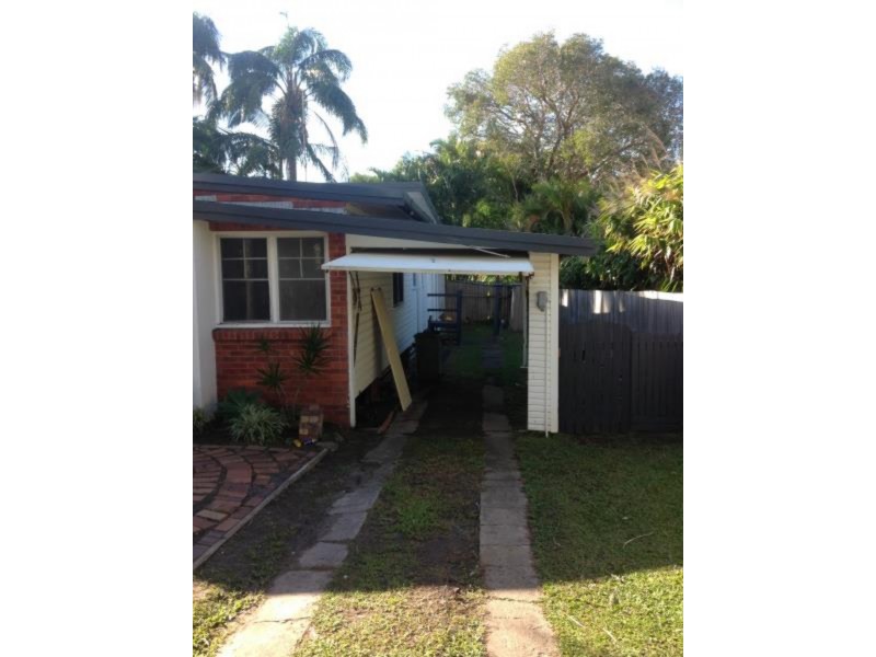 63 Robert St, Labrador QLD 4215