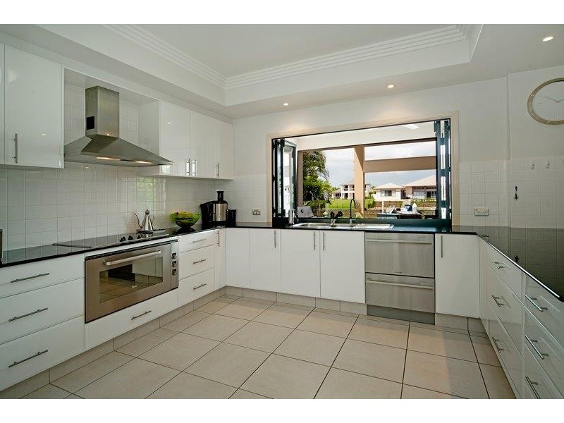 2305 Belmont Court, Hope Island QLD 4212