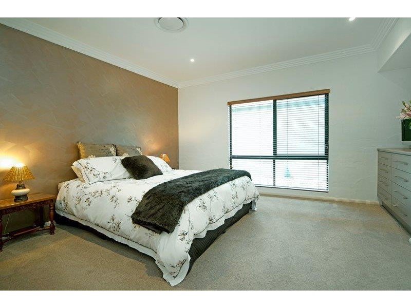 2305 Belmont Court, Hope Island QLD 4212