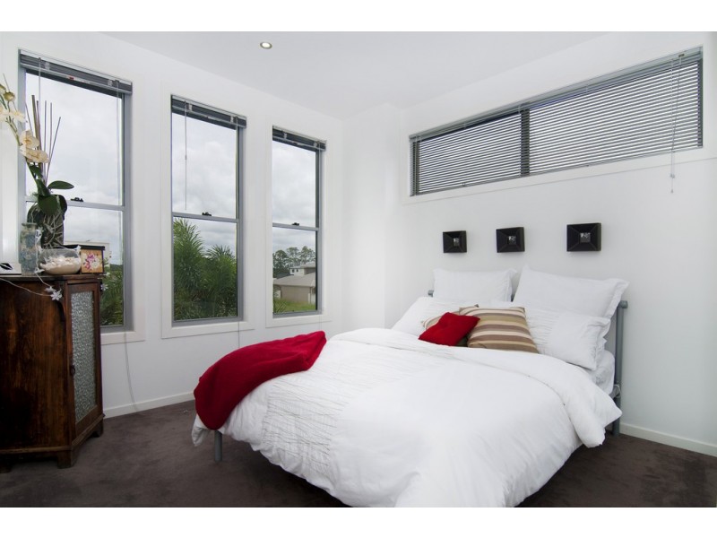 35 Harbourvue Court, Helensvale QLD 4212