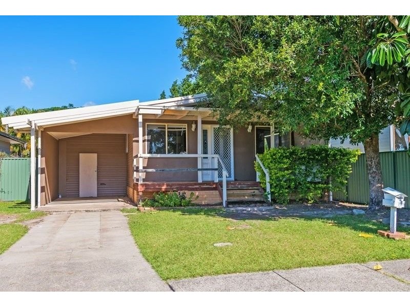 8 Nambur Avenue, Runaway Bay QLD 4216