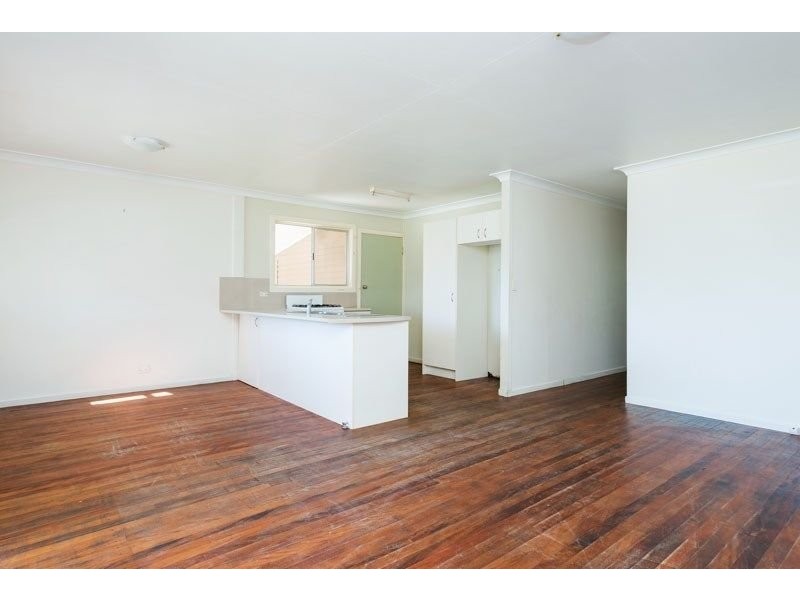 8 Nambur Avenue, Runaway Bay QLD 4216