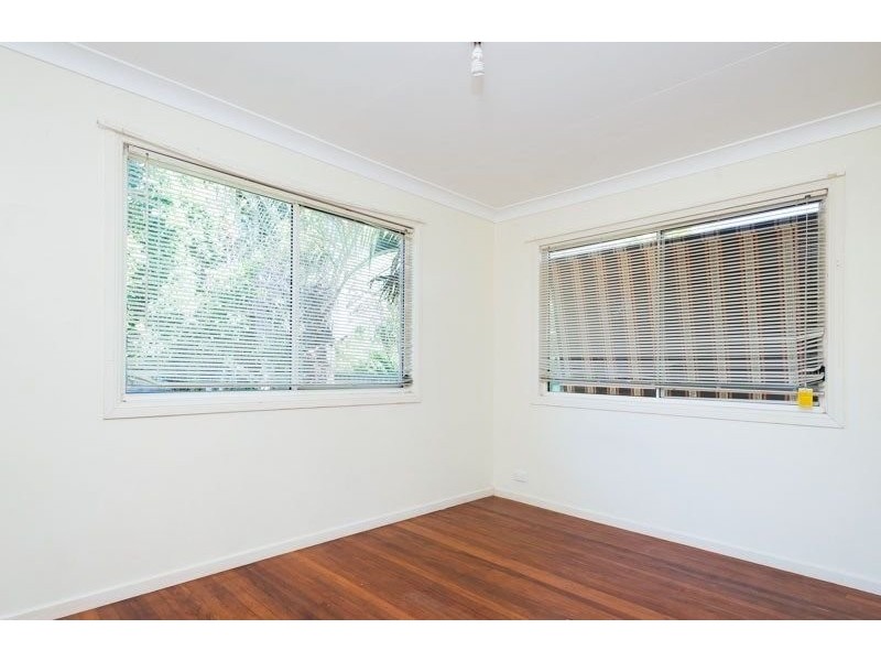 8 Nambur Avenue, Runaway Bay QLD 4216