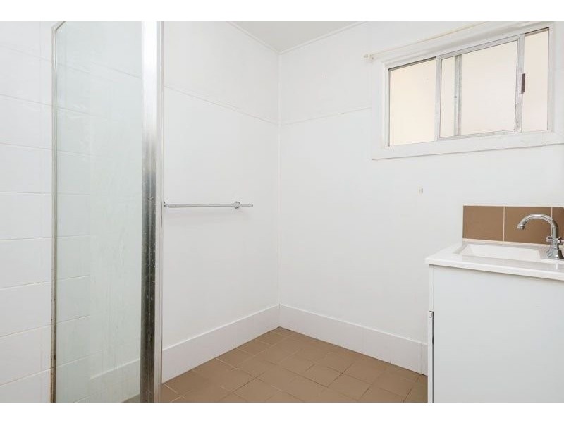 8 Nambur Avenue, Runaway Bay QLD 4216