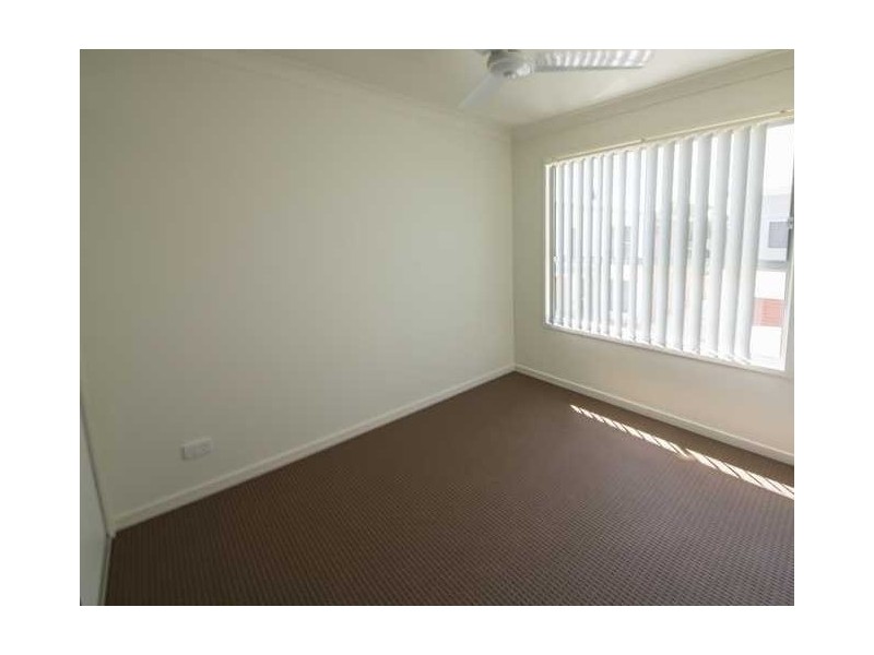 2/126 Central Street, Labrador QLD 4215