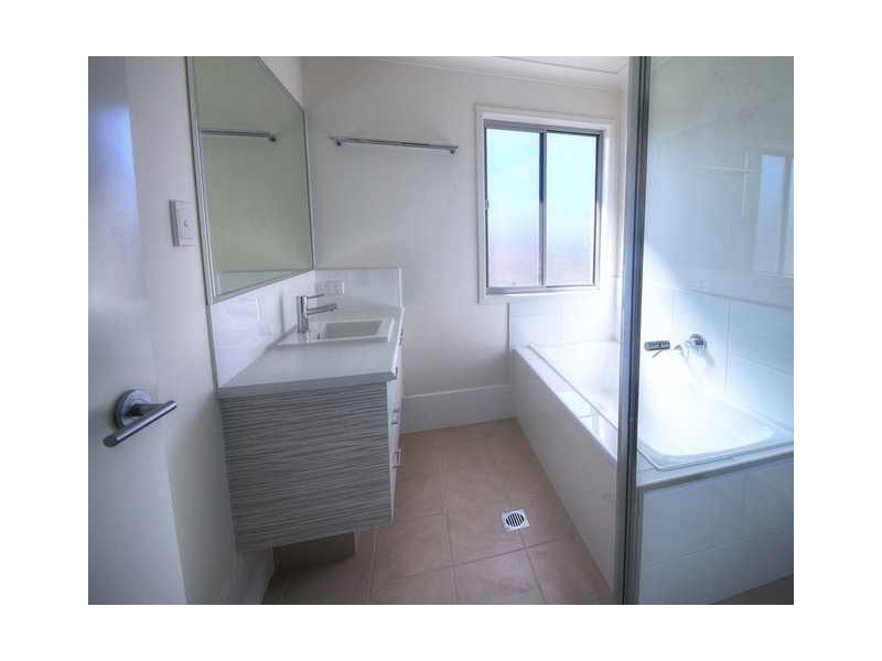 2/126 Central Street, Labrador QLD 4215