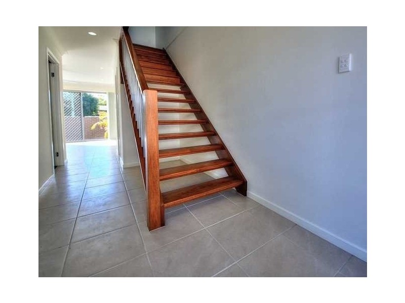 2/126 Central Street, Labrador QLD 4215