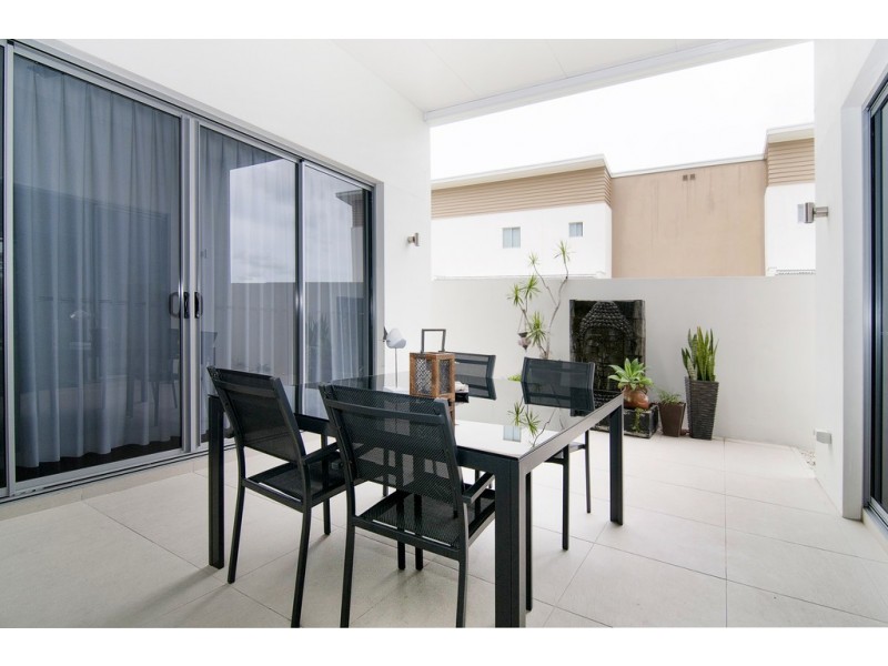 35 Harbourvue Court, Helensvale QLD 4212