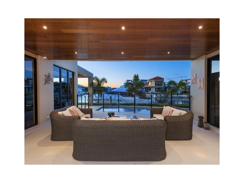 47 King Charles Drive, Paradise Point QLD 4216