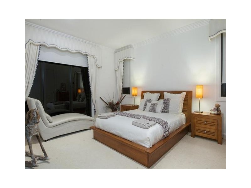 47 King Charles Drive, Paradise Point QLD 4216