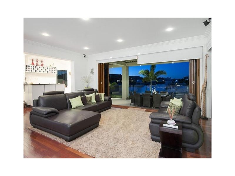 47 King Charles Drive, Paradise Point QLD 4216