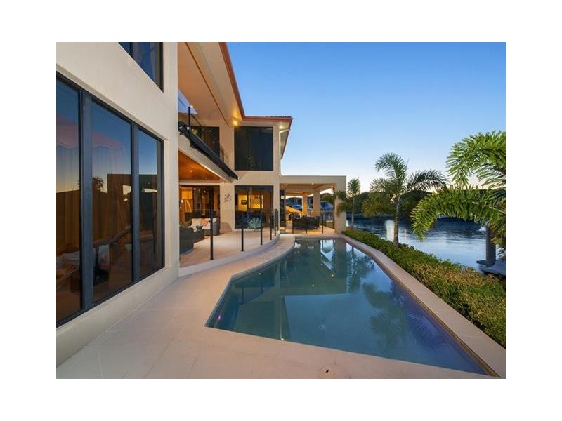 47 King Charles Drive, Paradise Point QLD 4216